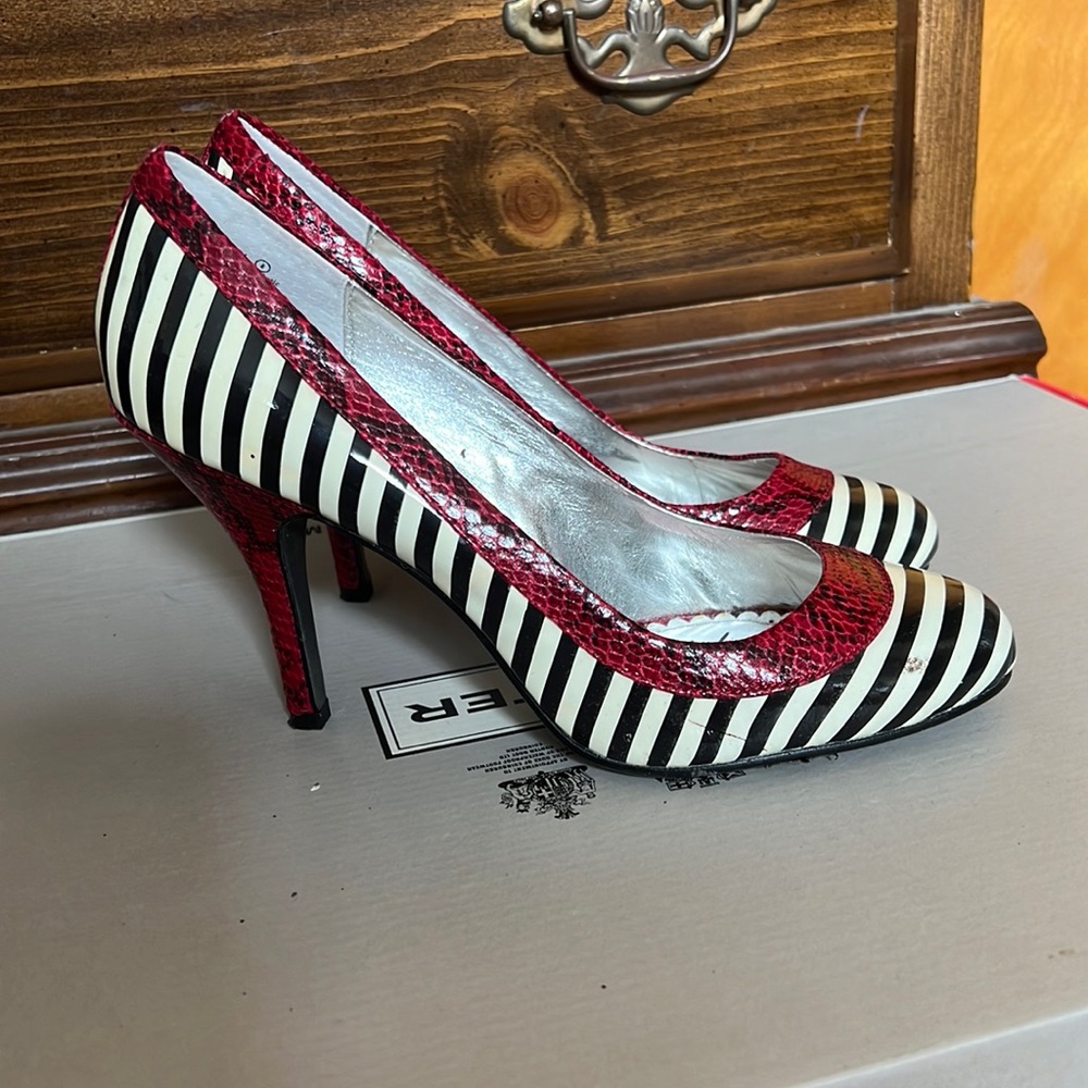 Brand new Naughty Monkey heels size 8